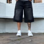 Bermuda Baggy Negra con Roturas