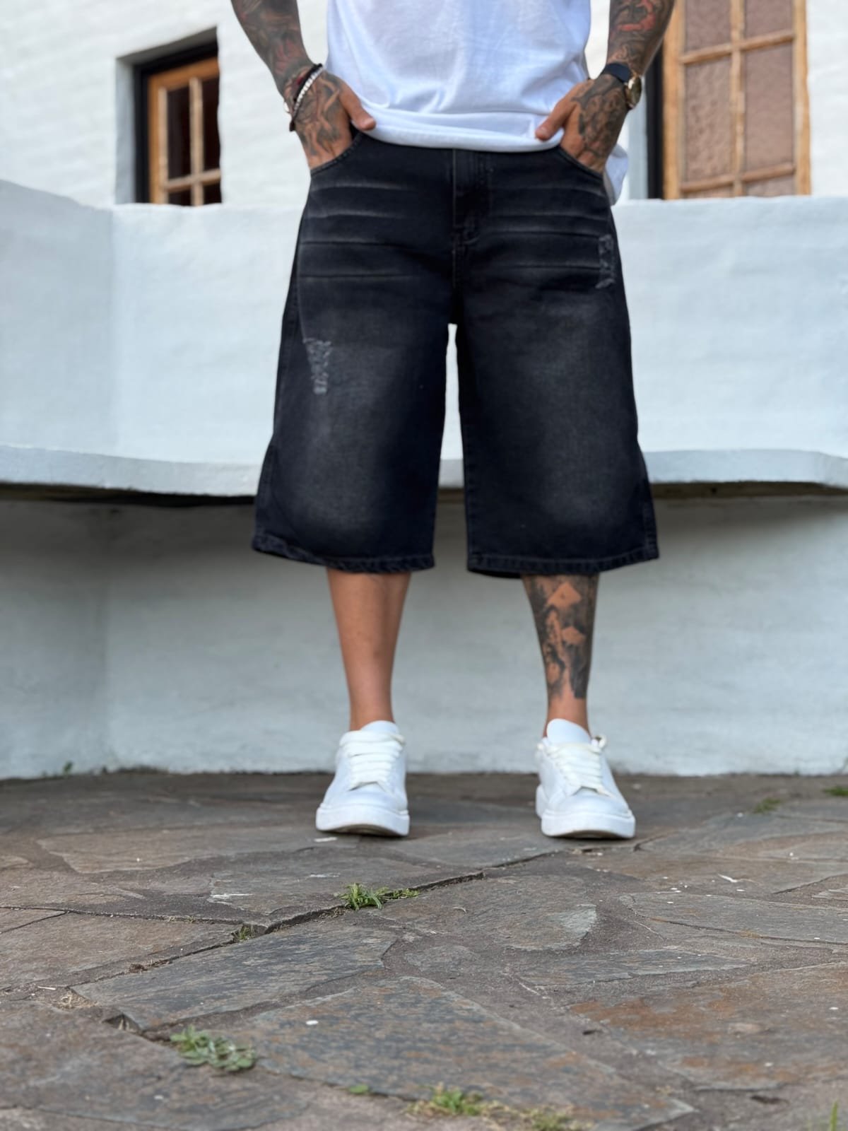 db4d4a2c-ee3f-4ef6-9825-483c1e88930a Bermuda Baggy Negra con Roturas - Imagen 1